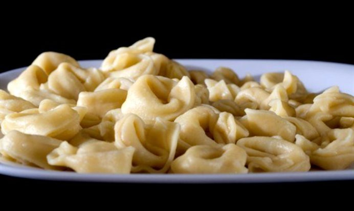 Тортеллини с курицей, сыром и мускатным орехом