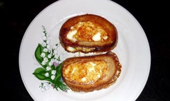 Бутерброды с яйцом на сковороде