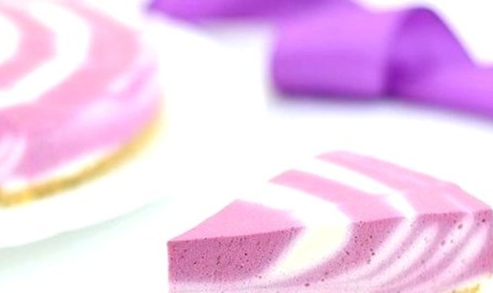 Двухцветный творожный торт (без выпечки)