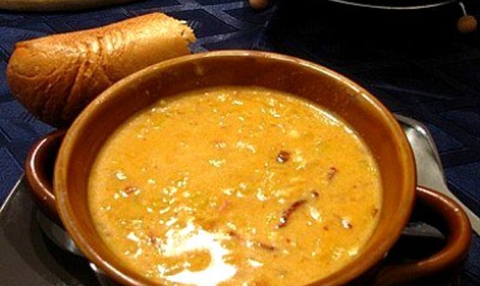 Сырный суп-пюре с гренками