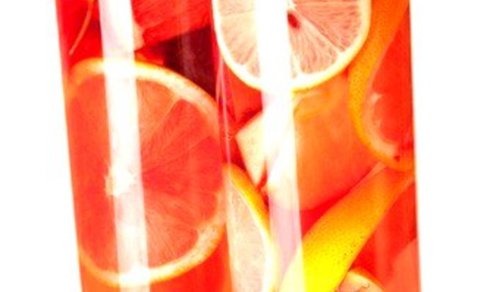 Компот из красных апельсинов, грейпфрутов и граната с белым вином и шерри