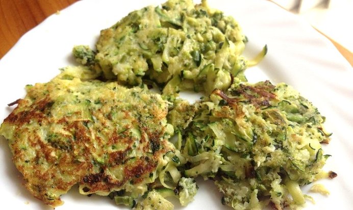 Оладьи из зеленых овощей и креветок