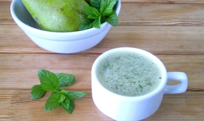 Зеленый коктейль с грушей