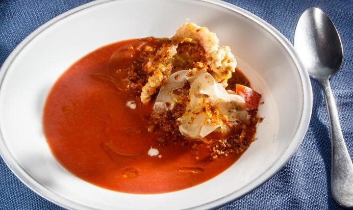 Гаспачо с щупальцами кальмара