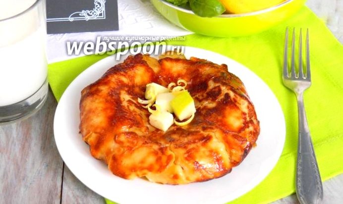 Блин с яблоком в карамели