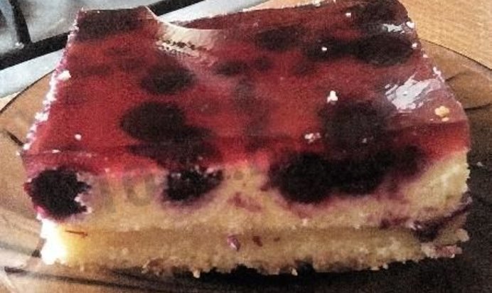 Торт творожный со смородиной в желе