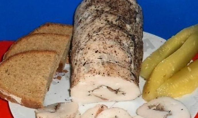 Рулет из свиного сала