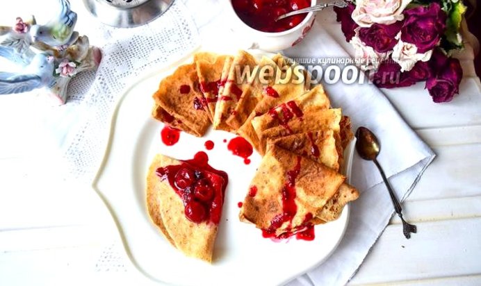 Блины цельнозерновые с ягодами