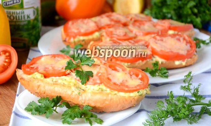 Горячие бутерброды с сыром и помидорами