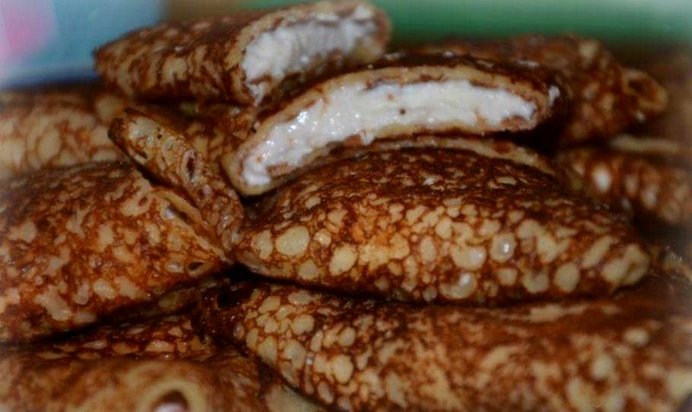 Блинчики с творогом и вишней треугольнички