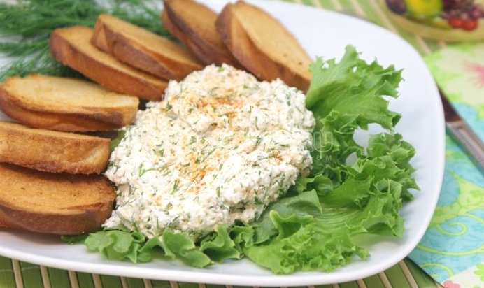 Закуска из сыра фета с гренками