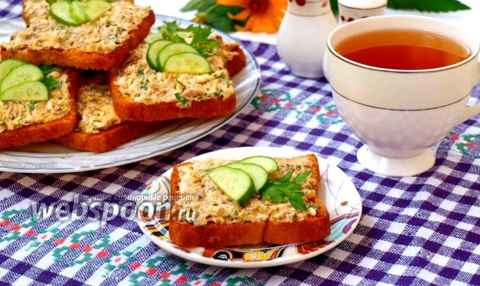 Бутерброды с сайрой и яйцом