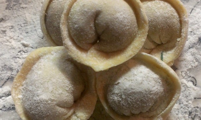 Пельмени из говядины и свинины с зеленью