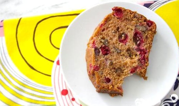 Грушевый хлеб с орехами и клюквой