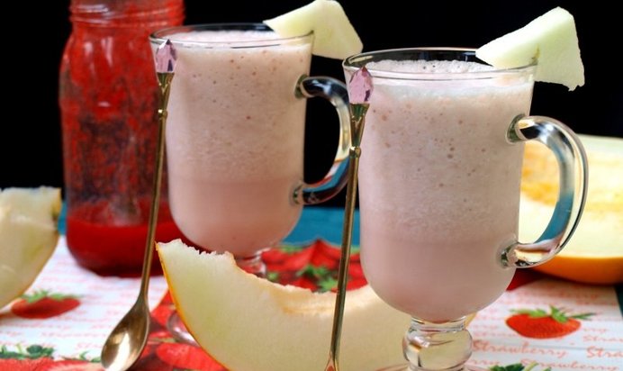 Дынно-клубничный коктейль