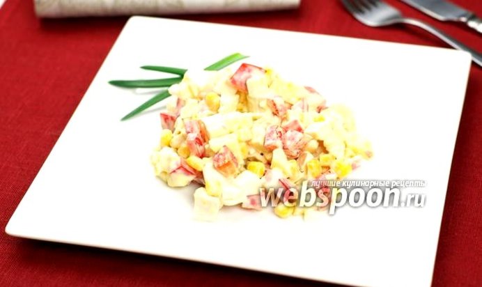 Салат с крабовыми палочками кукурузой и яблоками