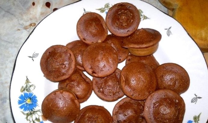 Шоколадные кексы в печке для кексов
