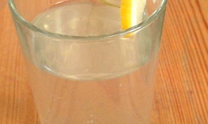 Имбирный напиток с огурцом и лимоном