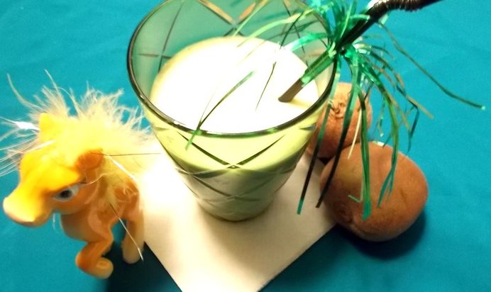 Молочный коктейль с бананом и киви