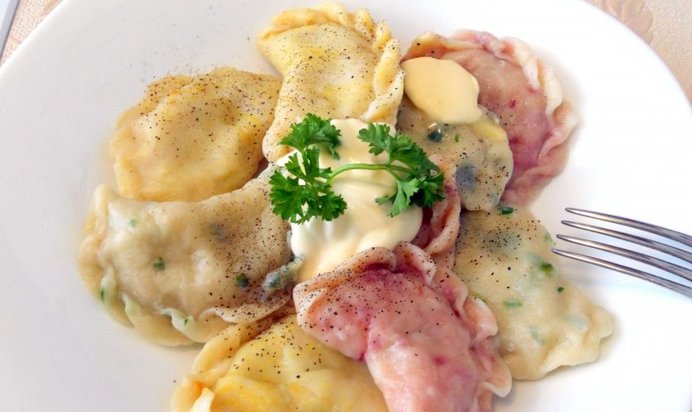 Вареники цветные с картофелем и грибами