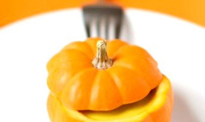 Сырное фондю в тыкве