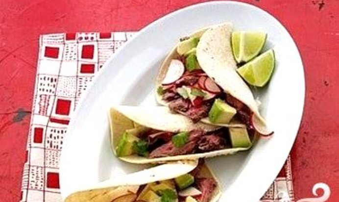 Кукурузные лепешки с говядиной и сальсой