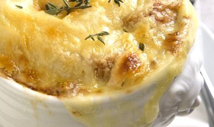 Французский луковый суп с белым сухим вином