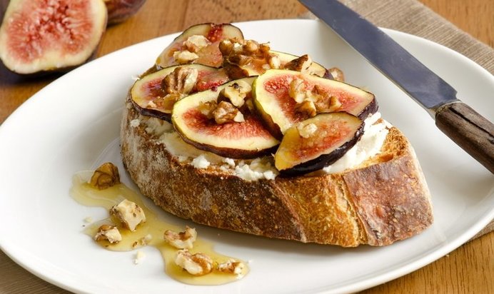 Быстрый перекус: французский тост с инжиром