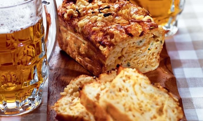 Луковый кекс с сыром