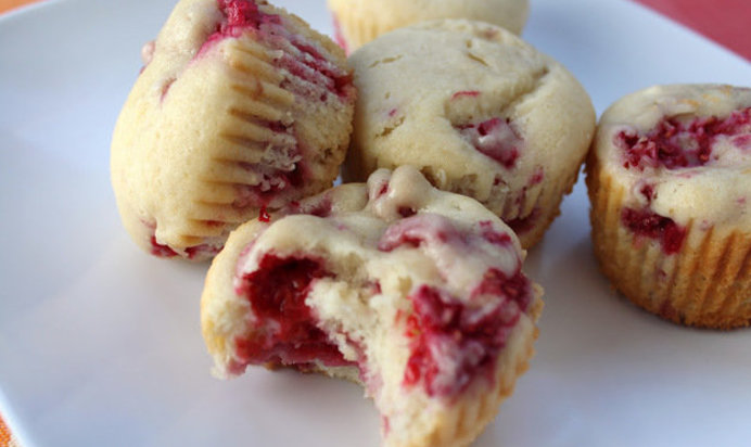 Малиновые маффины со сливочным сыром