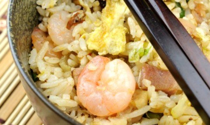 Рис по‑китайски с морепродуктами