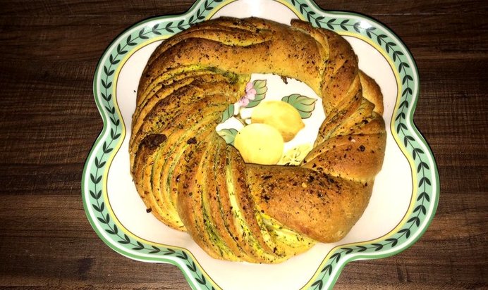 Хлеб с чесноком и пряными травами