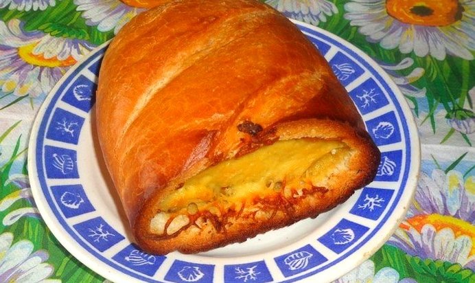 Батон запеченный с мясом и имбирем