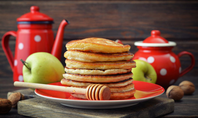 Яблочные оладьи