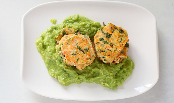 Нежные оладьи из семги со шпинатом за 30 минут