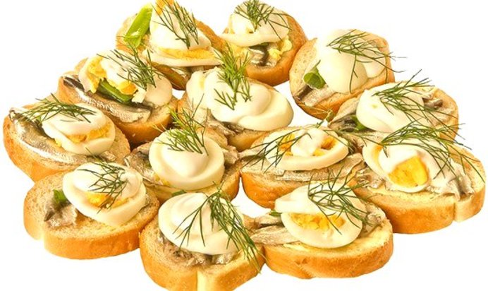 Бутерброд с рубленой килькой и яйцом