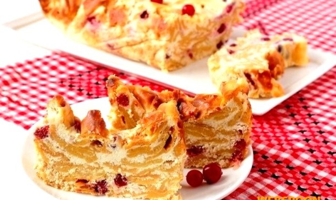 Творожная запеканка с кукурузными хлопьями и клюквой