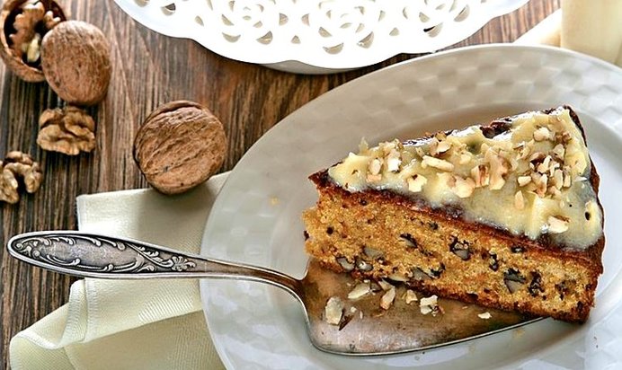 Морковный торт с грецкими орехами