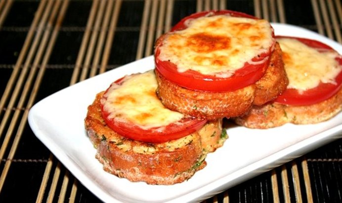 Гренки с помидорами