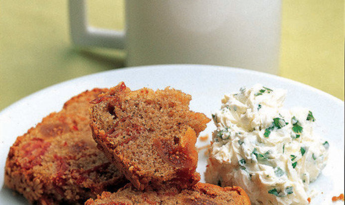 Творог бутербродный и кекс с инжиром