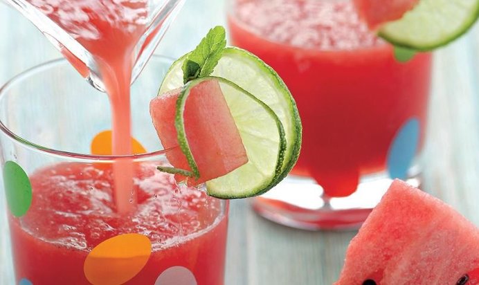 Коктейль из арбуза и лайма