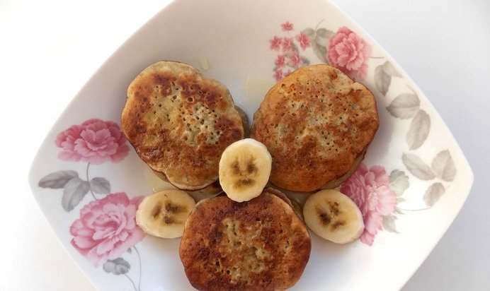 Банановые оладьи с медом