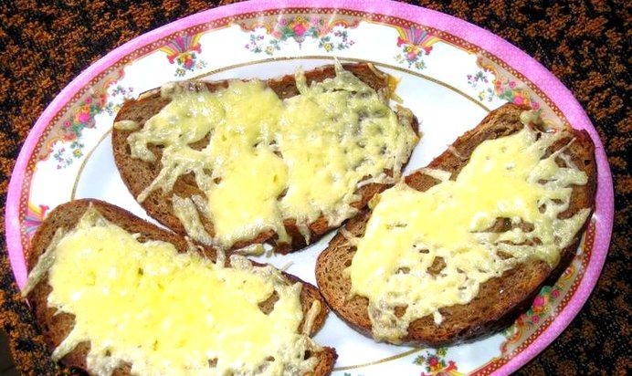 Горячие бутерброды с сыром в духовке