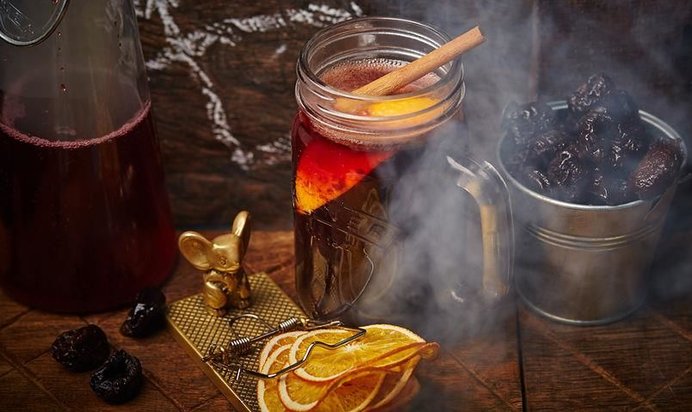 «Копченый» глинтвейн с черносливом