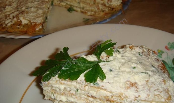 Блинный сметанный торт с брынзой