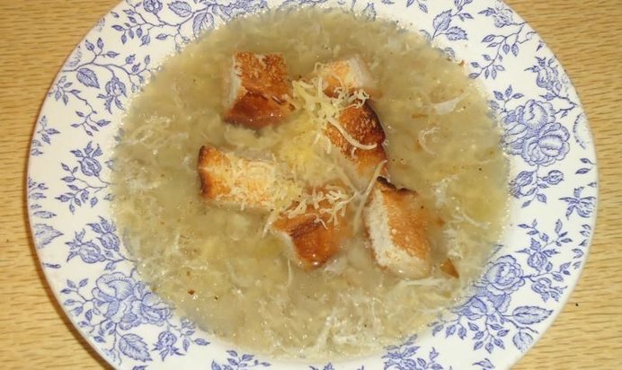 Чесночный суп с гренками по-чешски