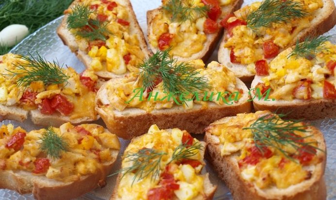 Горячие бутерброды с курицей и помидорами