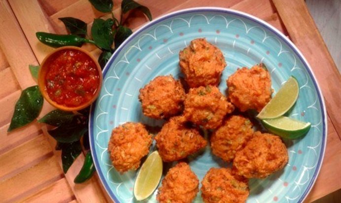 Греческие томатные оладьи с фетой (Ntomatokeftedes)