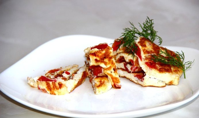 Омлет с помидорами