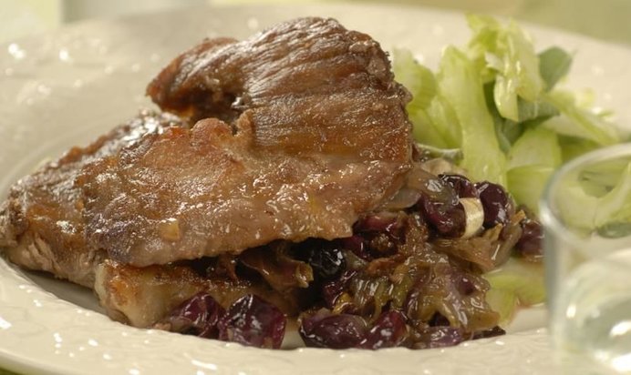 Свинина с черным виноградом